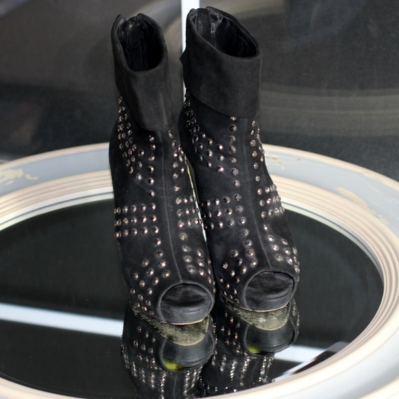 Pour La Victoire Sexy, Stunning, Studded Panthea - Picture 2 of 7